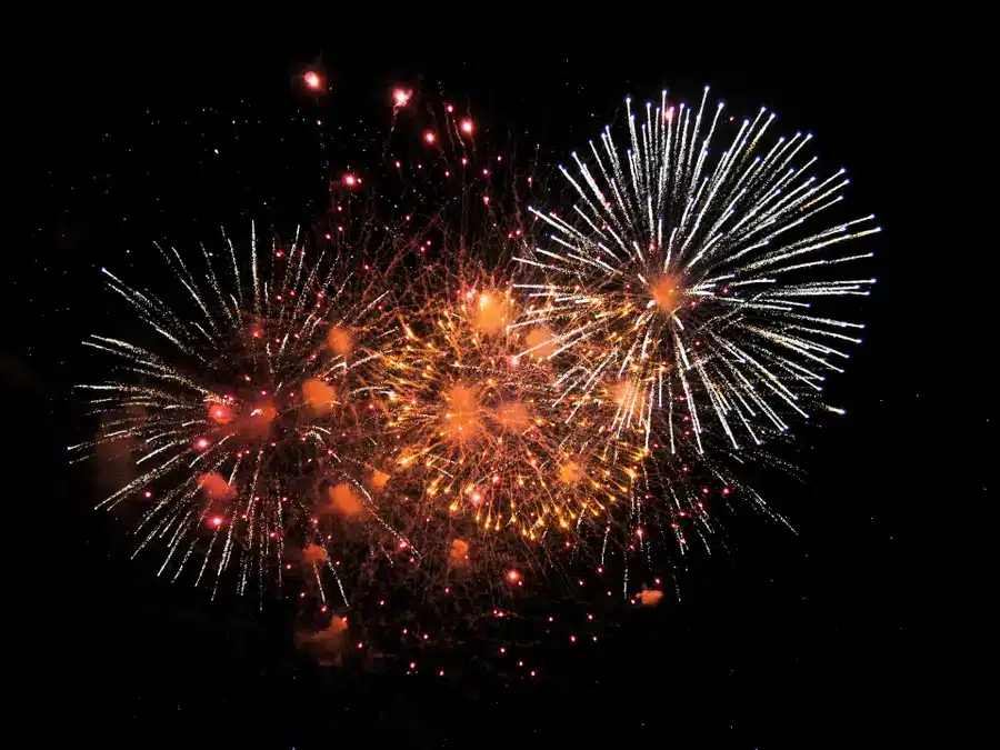 Célébrez le 14 juillet à Dourdan : Un feu d’artifice à ne pas manquer !